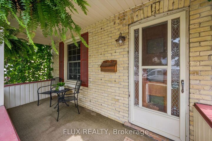 Property Photo:  153 Hewat Street  ON N3H 4H2 