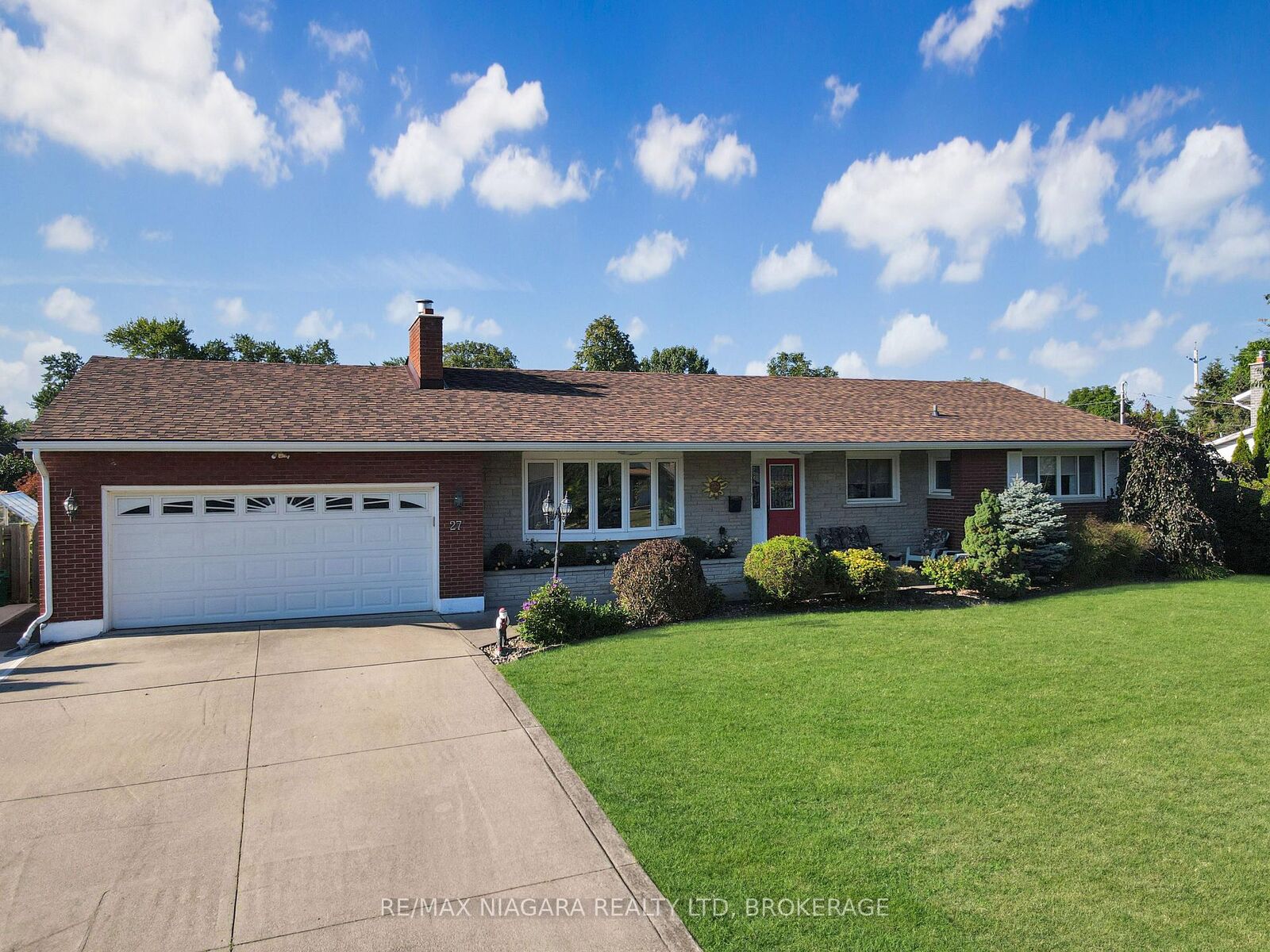 Photo de la propriété: 27 Lindbergh Drive ON L2A 2Z5