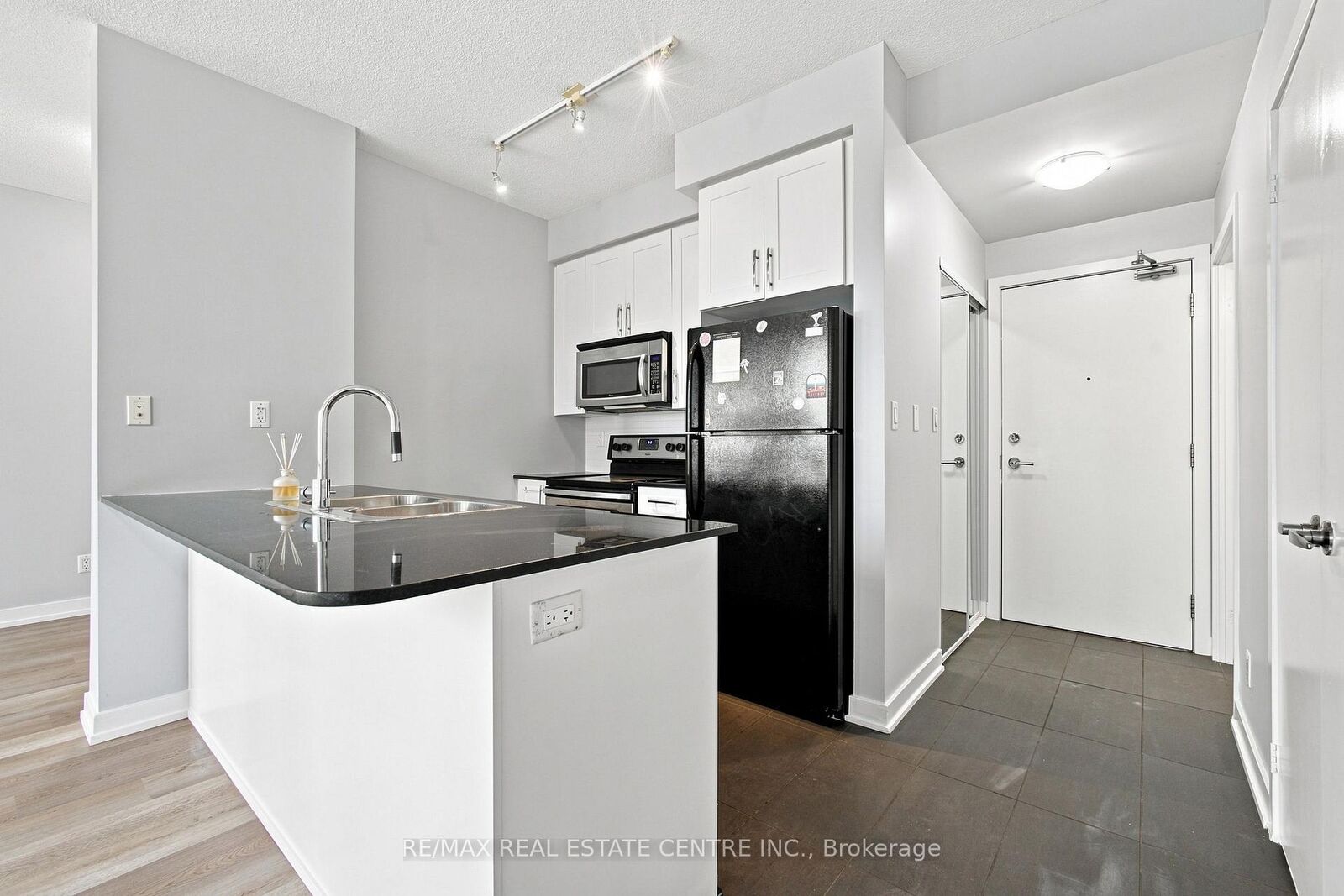 Property Photo: 4065 Brickstone Mews 1103 ON L5B 0G3