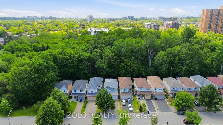 Property Photo: 82 Piperbrook Crescent ON M1E 5G9