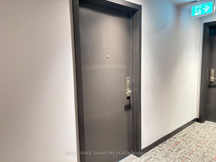 Property Photo:  2433 Dufferin Street W Ph806  ON M6E 3T3 