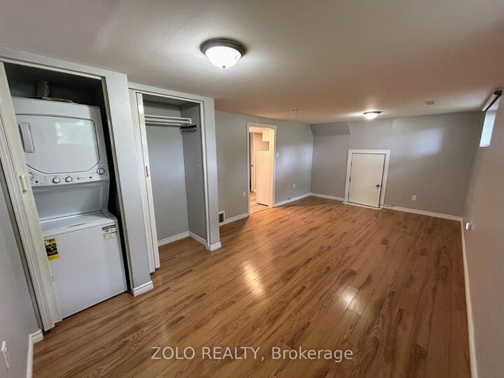 Property Photo: 3 Old York Crescent Lower ON N2B 3G2