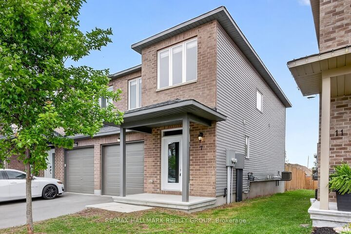 Property Photo:  7 McPhail Road  ON K7C 0W8 