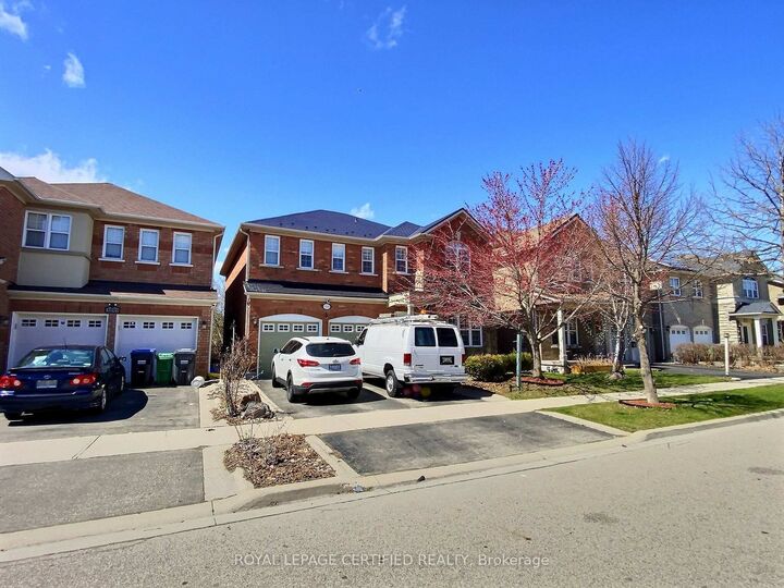 Property Photo:  3845 Brinwood Gate W  ON L5M 7H3 