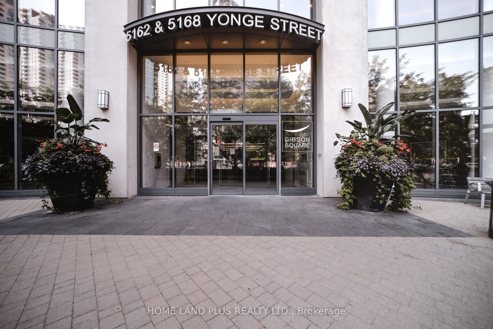 Property Photo: 5168 Yonge Street 2111 ON M2N 0G1