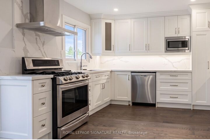 Property Photo:  352 Assiniboine Trail  ON L5R 2Y3 