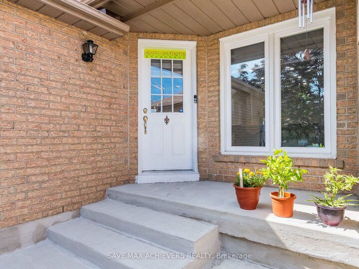 Property Photo: 1041 Blizzard Road ON L5V 1T2