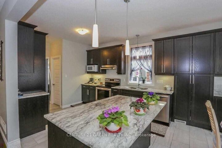 Photo de la propriété: 1221 Gough Road ON N5X 0H2