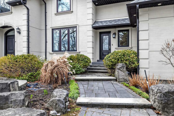 Property Photo: 18 Walnut Glen Place ON L6C 1A3