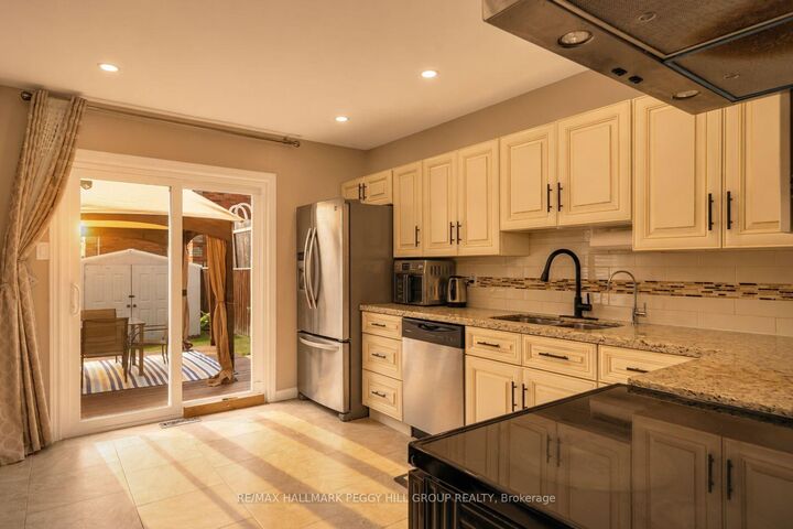 Property Photo: 35 Victorway Drive ON L4N 9L3