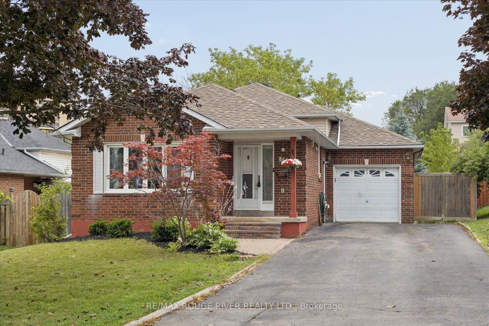 Property Photo:  856 Meadowhill Court  ON L1K 1X5 