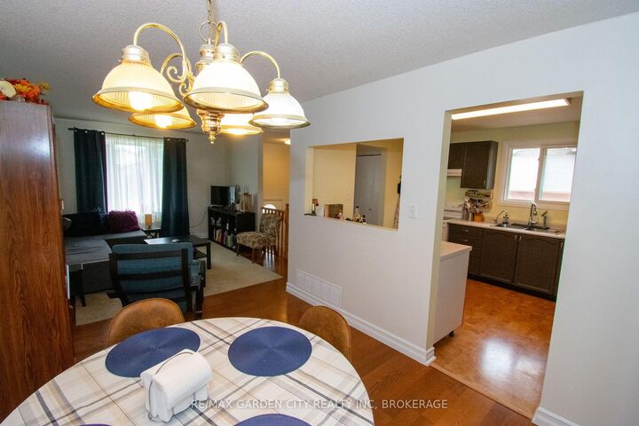 Property Photo:  93 Northwood Drive  ON L3C 6S3 