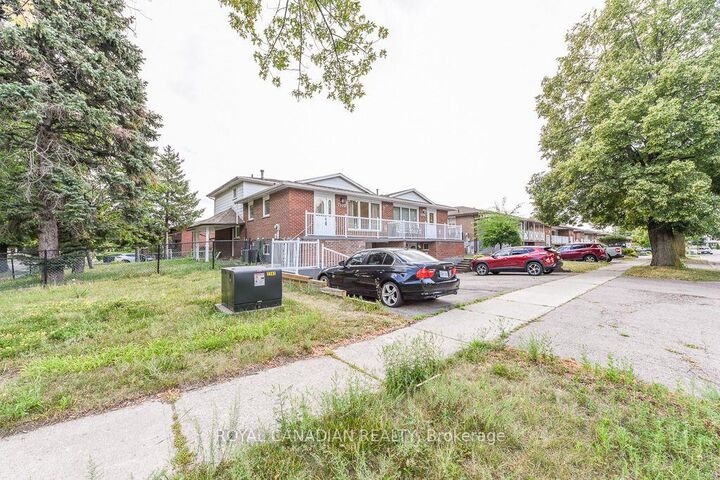 Property Photo: 7700 Kittridge Drive ON L4T 3J6