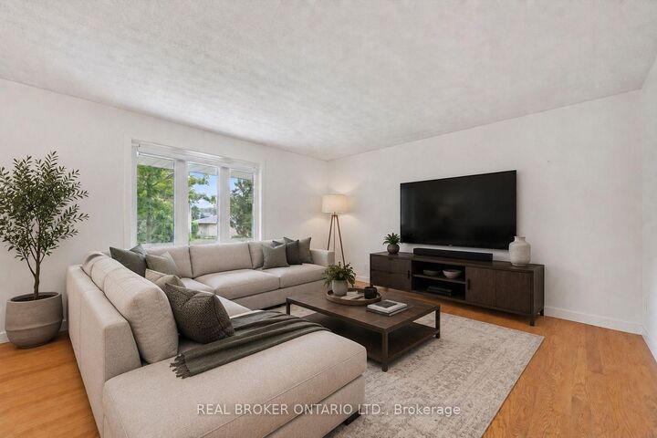 Property Photo: 27 Dawson Drive ON N2Z 2X6