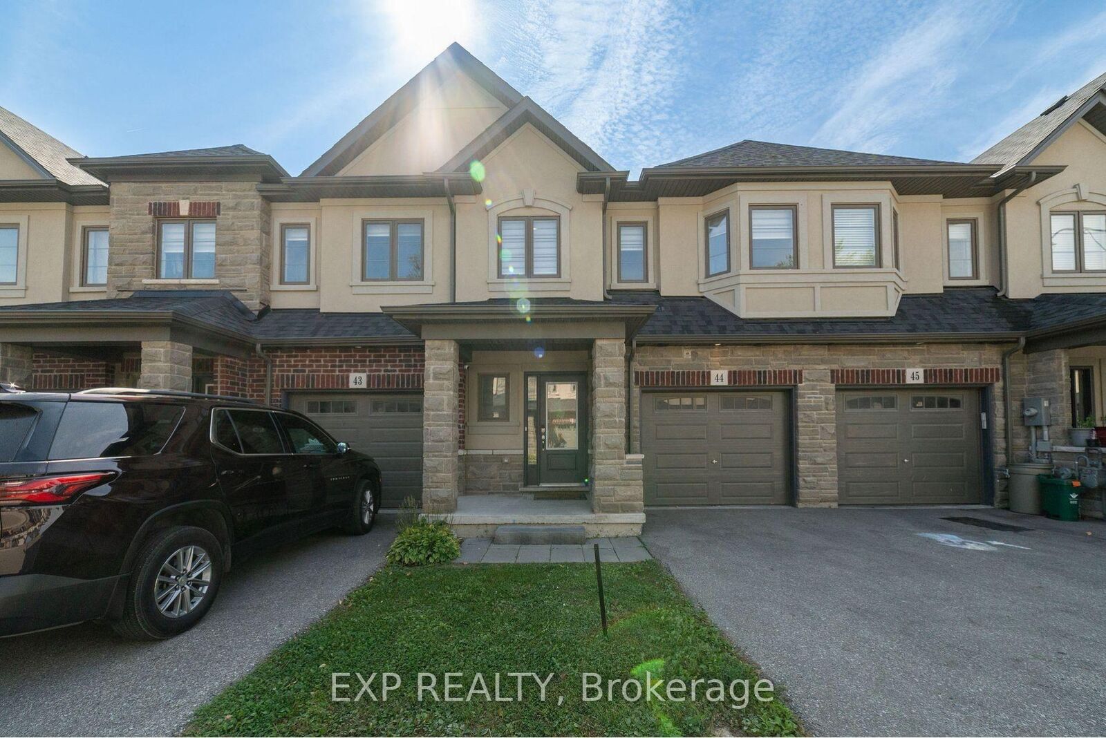 Property Photo:  324 Equestrian Way 44 (Main)  ON N3E 0E2 