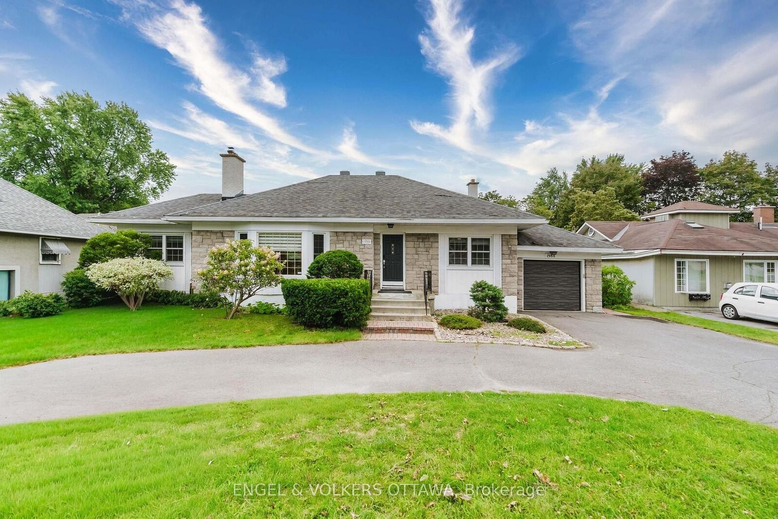 Property Photo:  1988 Carling Avenue  ON K2A 1G1 