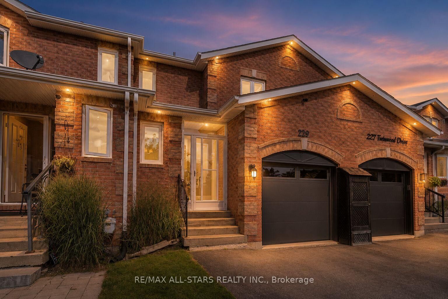 Property Photo:  229 Fairwood Drive  ON L4P 3Y5 