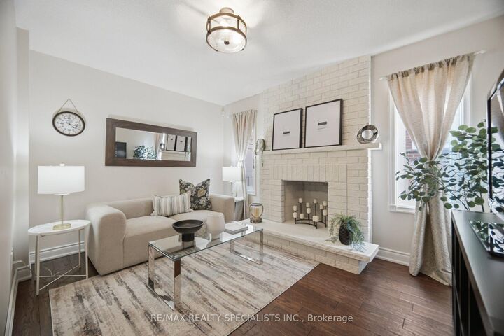 Property Photo: 1106 Highgate Place ON L4W 3H4