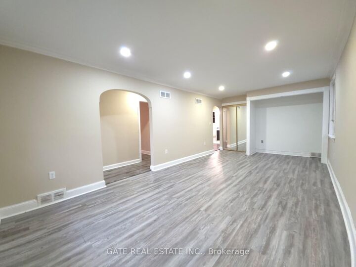 Property Photo: 377 Ellerslie Avenue ON M2R 1B8