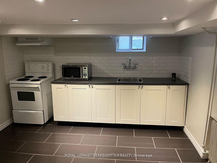 Property Photo: 31 Chamberlain Avenue Bsmt ON M6E 4J7