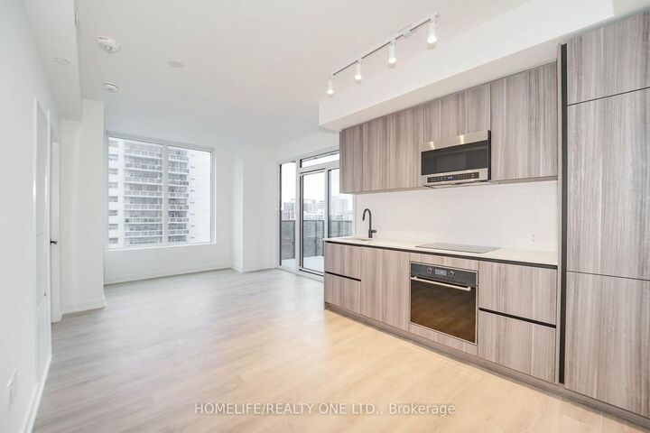 Property Photo: 117 Broadway Avenue 1111 ON M4P 1V3