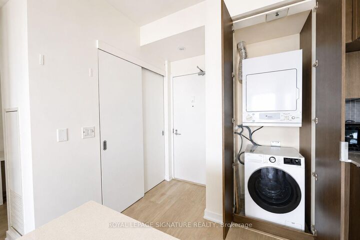 Property Photo:  110 Charles Street E  ON M4Y 2W7 