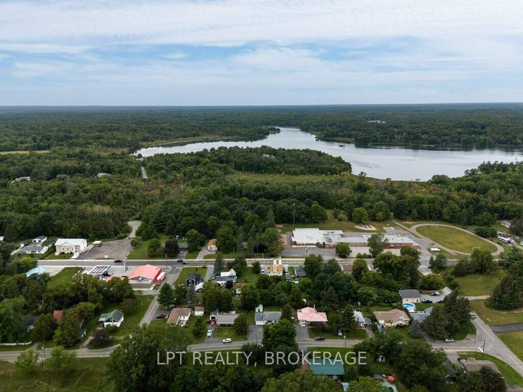Property Photo: 6175 Lakeview Drive ON K0H 2W0