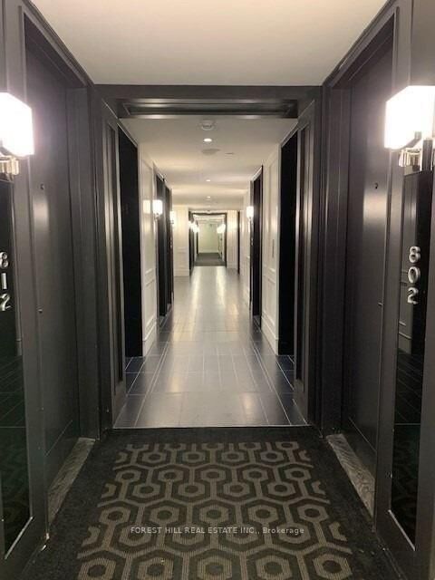 Property Photo: 955 Bay Street 807 ON M5S 2A2