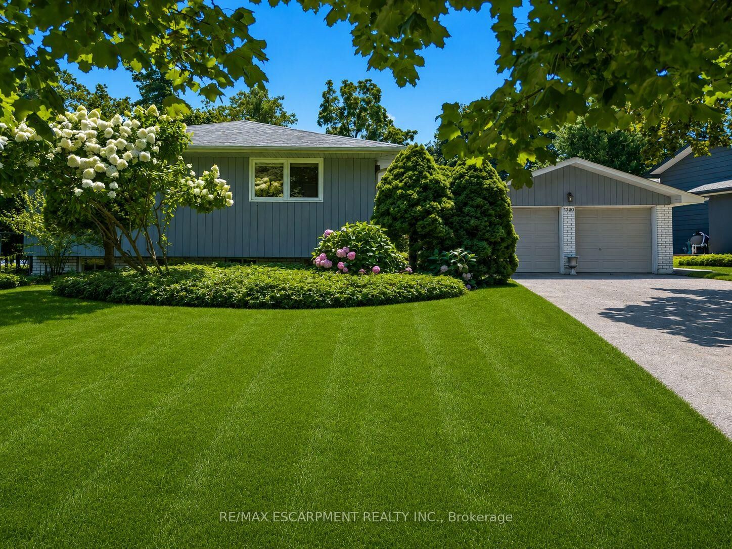 Property Photo: 1320 Gatehouse Drive ON L5H 1A5