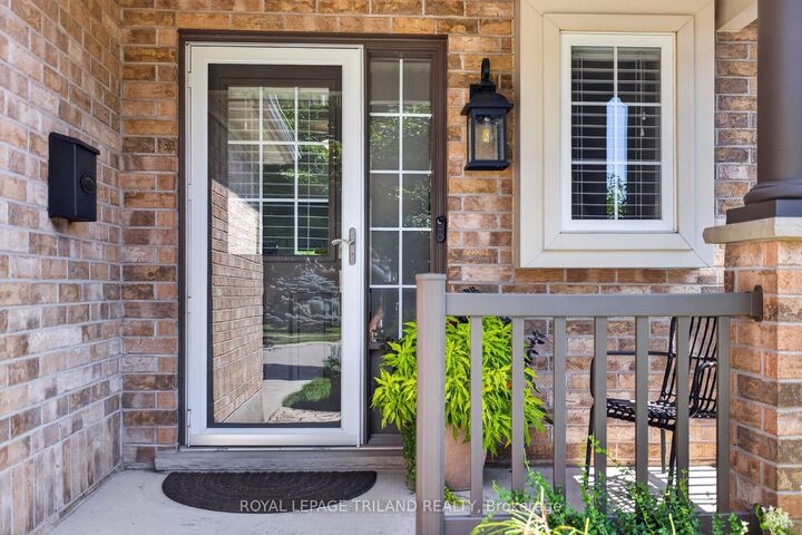 Property Photo:  98 Rossmore Court  ON N6C 6B8 