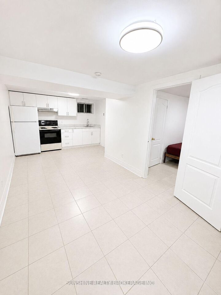 Property Photo:  216 Alverna Road Lower B  ON L4C 3M7 