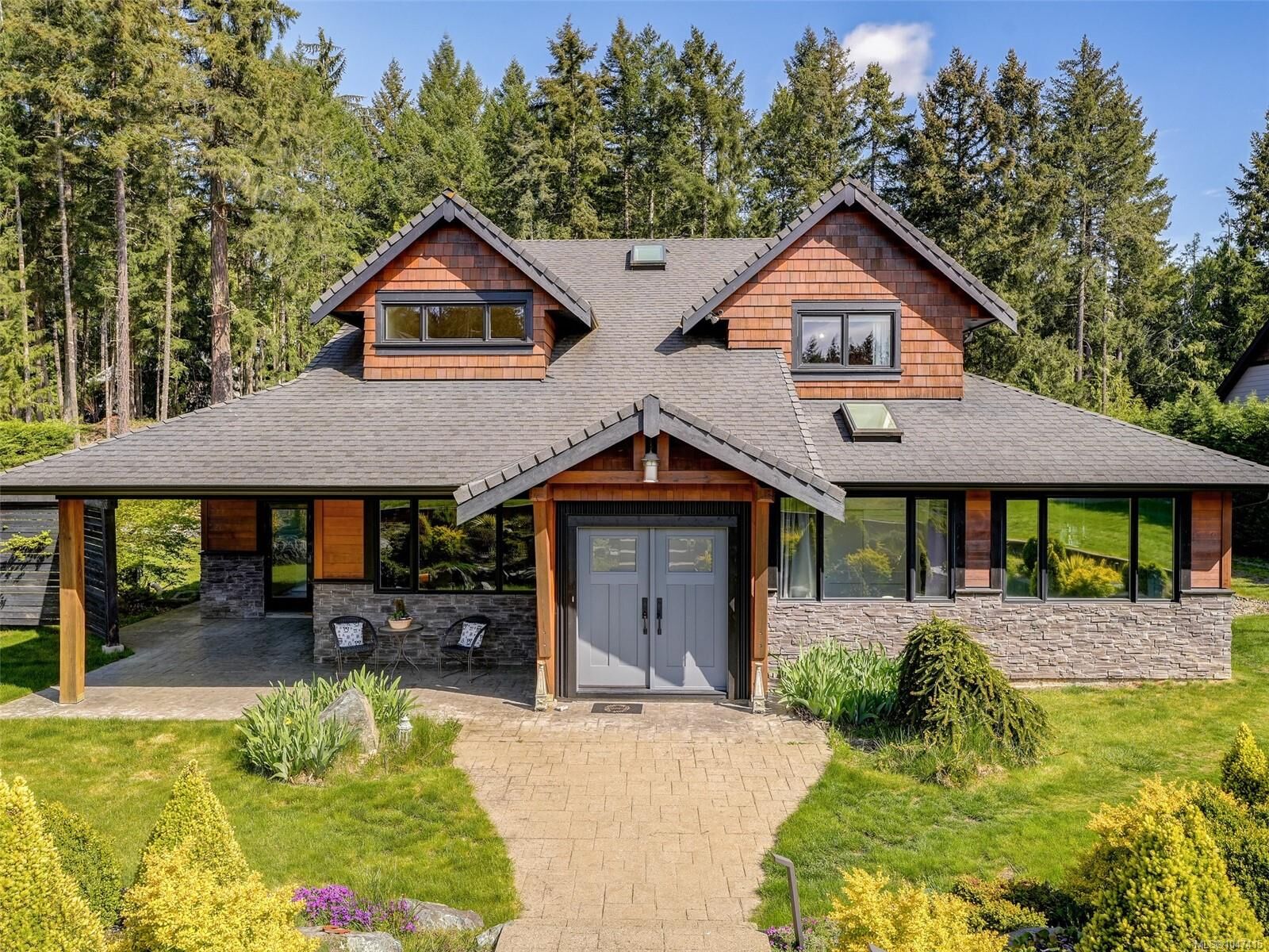 Property Photo: 1865 Highland Ridge Rd BC V8H 2H9