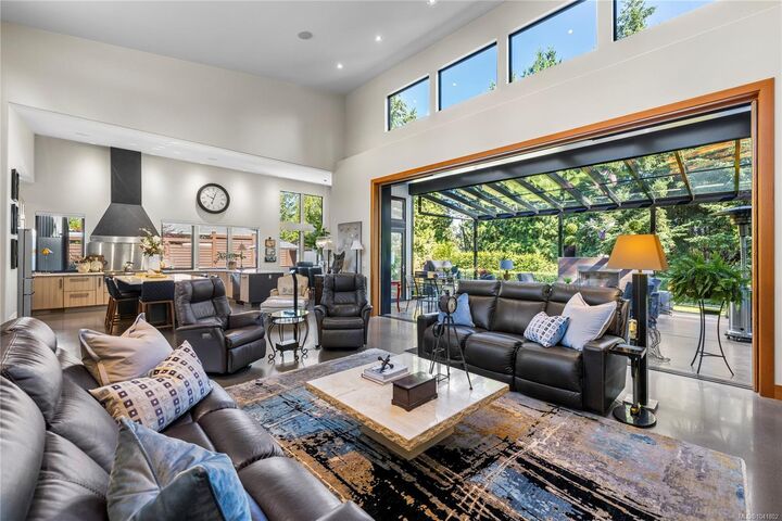 Property Photo: 163 Sunningdale Rd E BC V9K 1L1