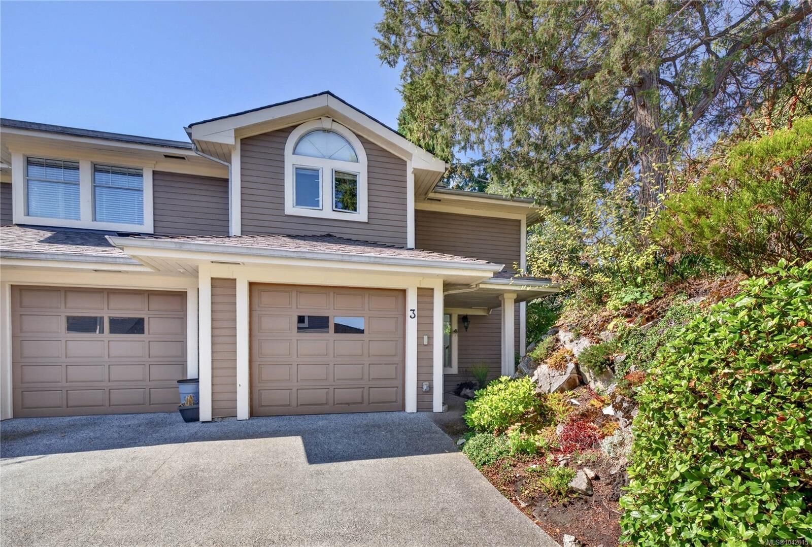 Property Photo: 111 Fulford-Ganges Rd #3 BC V8K 2R9