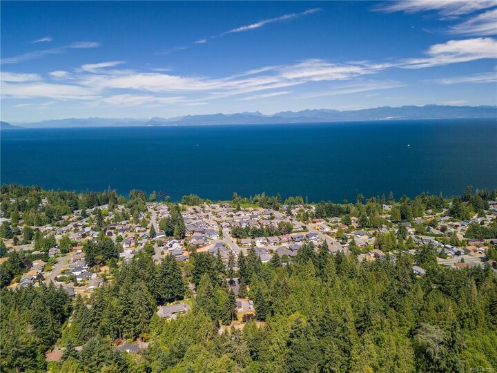 Property Photo: 5650 Alder Way BC V9T 5N4