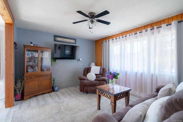 Property Photo: 540 Deering St BC V9R 1C1