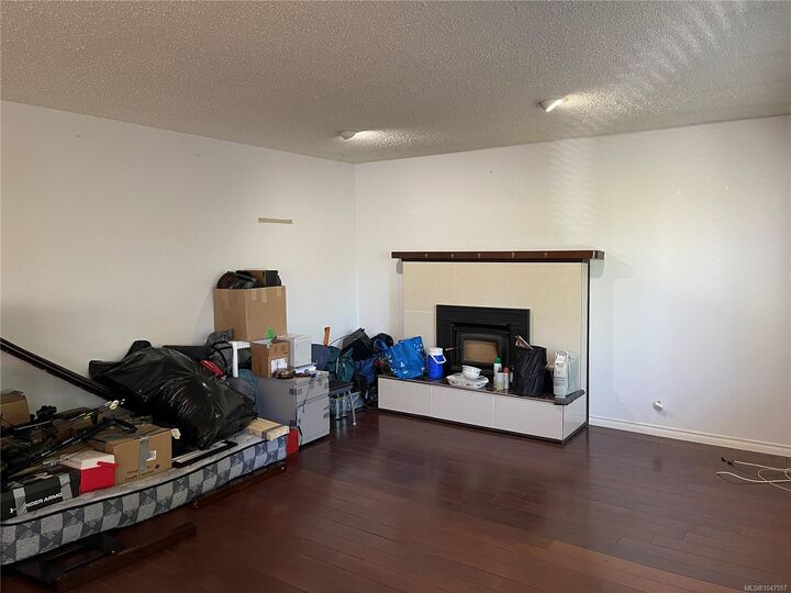 Property Photo: 921 Coburn Pl BC V9G 1N8