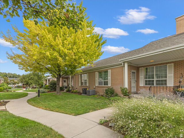 Property Photo:  1400 E Saxony Pl E  UT 84117 