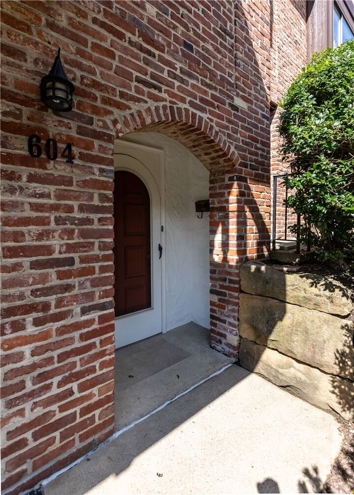 Property Photo: 604 Maplewood Ct PA 15237