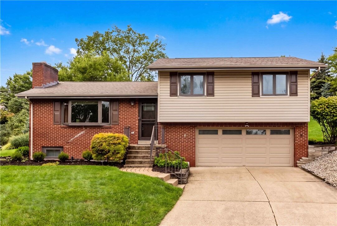 Property Photo: 118 Kinross Ln PA 15237