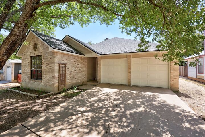 Property Photo: 1511 Lantana Drive TX 78664