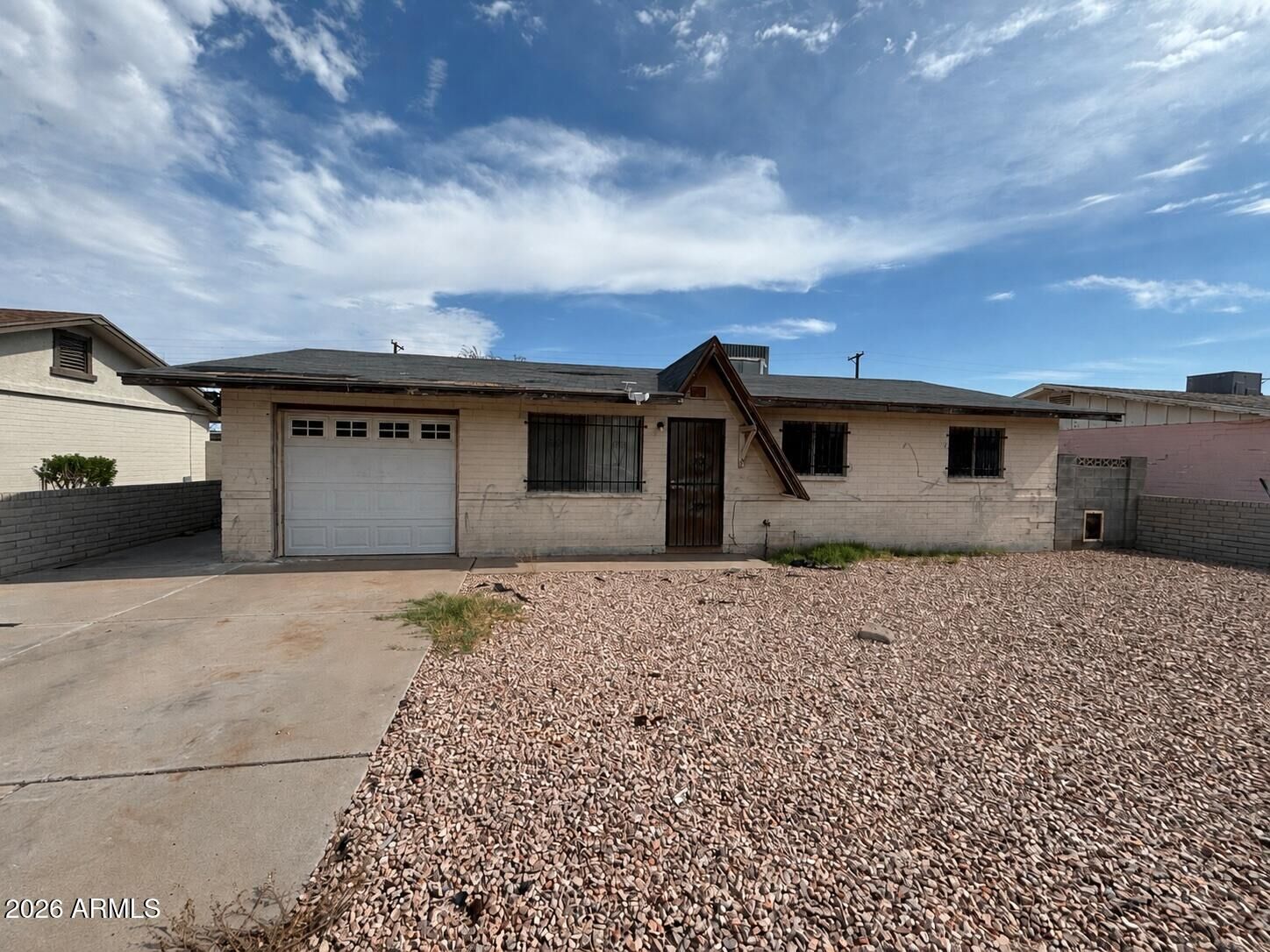 Property Photo: 2108 E Alta Vista Road AZ 85042