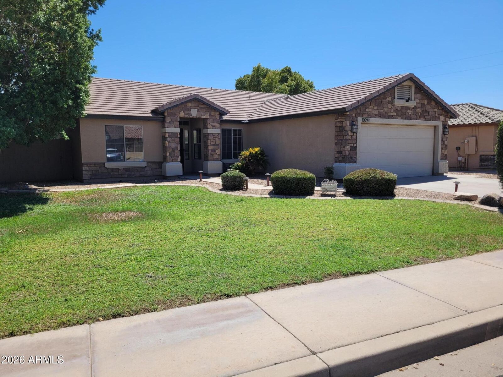 Property Photo: 10241 E Dolphin Avenue AZ 85208