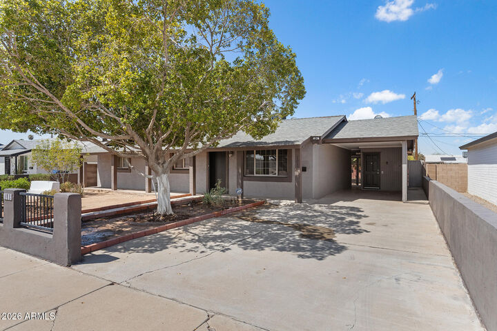Property Photo: 1012 S Price Road AZ 85281
