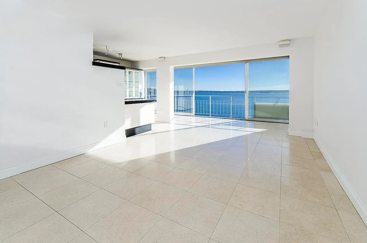 Property Photo:  150 24th Street 407  BC V7V 4G8 