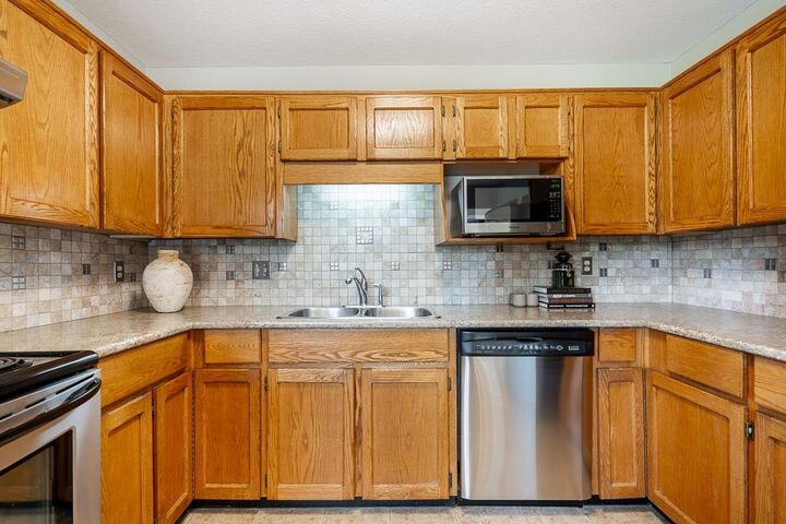 Property Photo: 2989 Trafalgar Street 7 BC V2S 7X9