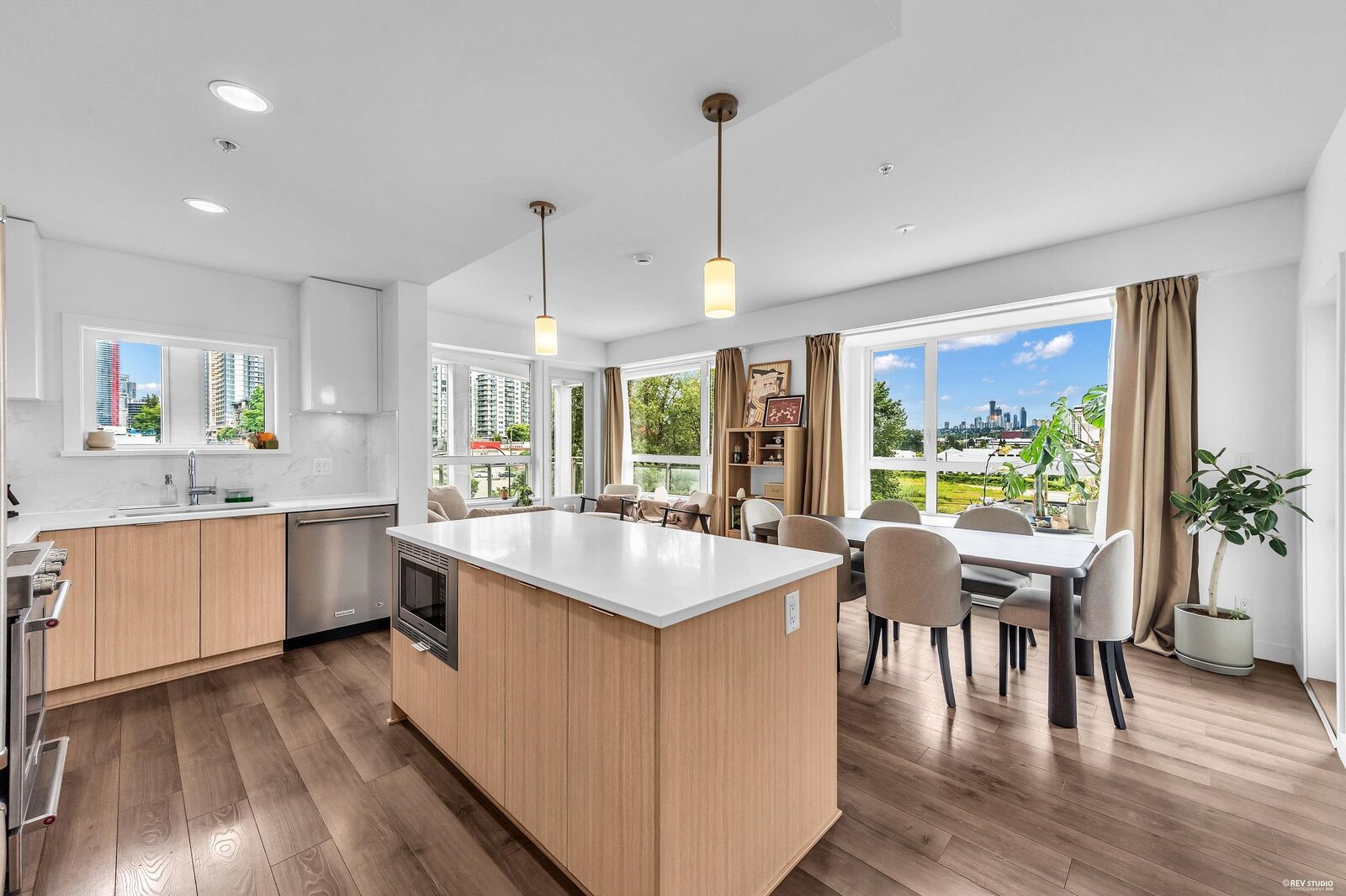 Property Photo: 2188 Madison Avenue 412 BC V5C 0J8