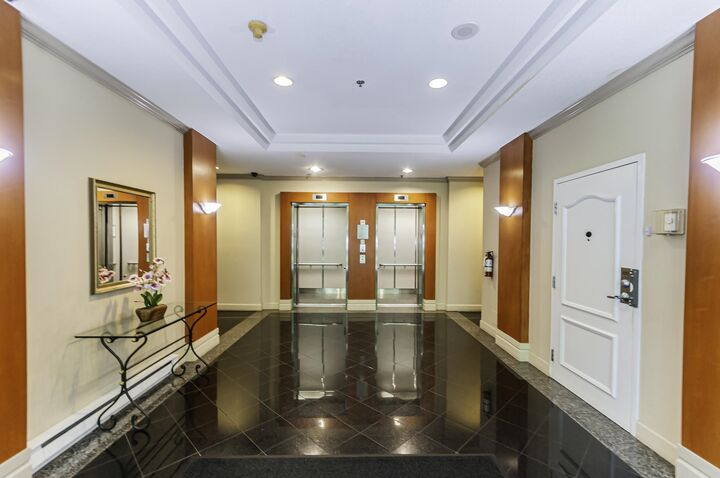Property Photo:  7680 Granville Avenue 303  BC V6Y 4B9 