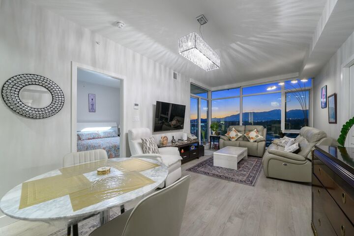 Property Photo: 1788 Gilmore Avenue 1207 BC V5C 0L5