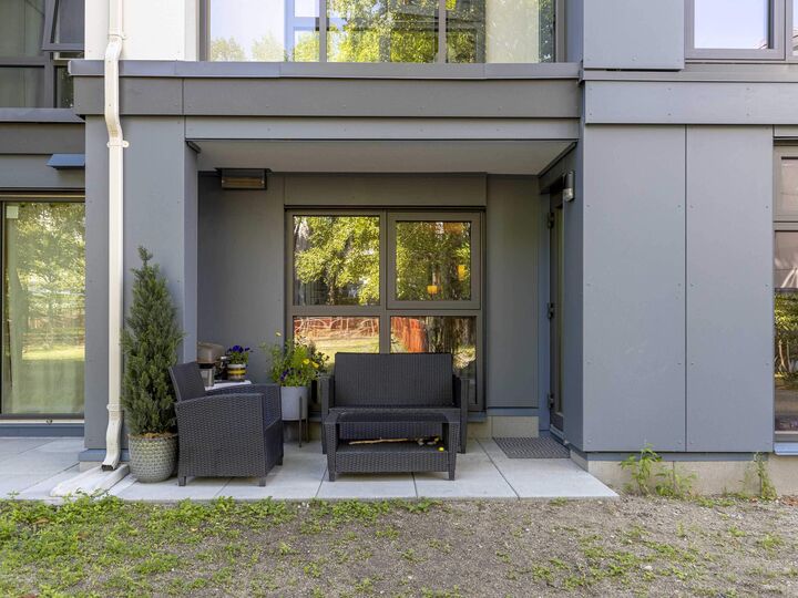 Property Photo: 2528 E Broadway 102 BC V5M 4V2